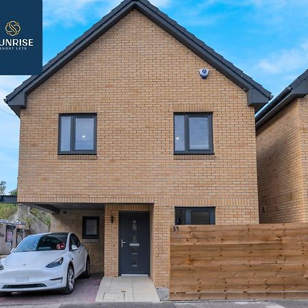 L2 - Stunning 4 Bed House With 6 Beds And 3 Bathrooms, Tvs In Each Room, Free Parking, Fully Equipped, Local Amenities, Easy Ring Road Access, Special Rates Ask Sunrise Short Lets Dundee Exterior foto